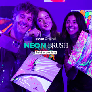 Neon Brush: A Glow-in-the-Dark Painting Experience 4