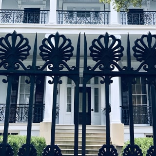 New Orleans Homes of the Rich and Famous Tour of the Garden District 2