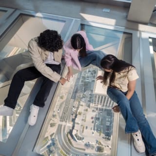 Burj Khalifa: Level 124/125 + Sky Views Observatory 10