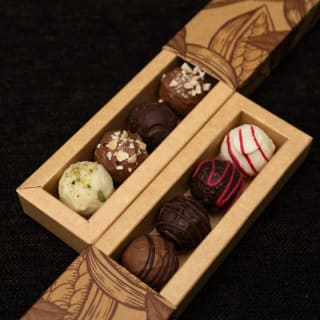 MEZCAL LAB CON BOMBONES ARTESANOS 8