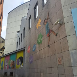 “Les murs qui parlent”: guided tour of Street Art and comics 4