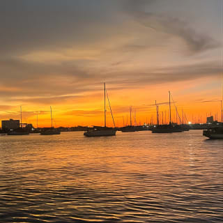 Cartagena:Sunset boat party Caribbean restaurant and Gethsemane tour 8
