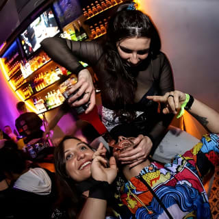 Istanbul Party Pub Crawl with Party Bus in Sultanahmet and Taksim 5