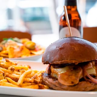 Home Burger Bar Premium: Gin & Burger 4