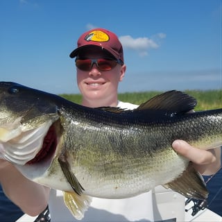 Excursiones de pesca en el lago Okeechobee, cerca de Palm Beach, Florida 1