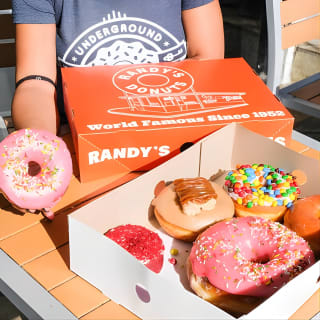 Santa Monica Delicious Donut Adventure & Walking Food Tour 4