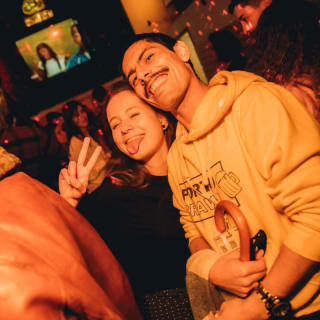 Carnaval do Porto Pub Crawl: 5 Horas, 1 Hora Open Bar, 4 Bares, e Entrada no Clube VIP 5