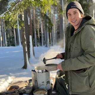 Winter Wonderland Hike in a National Park  4
