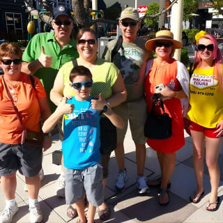 Visita guiada a pie para grupos pequeños por el centro y la historia de Fremont Street 3