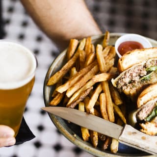 Pinch Kitchen: Burger & Beer 3