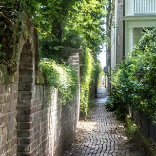 Hidden Alleyways and Historic Sites Small-Group Walking Tour 8