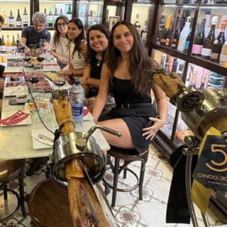 Barcelona: Visita guiada a pie + degustación de tapas y bebidas 2