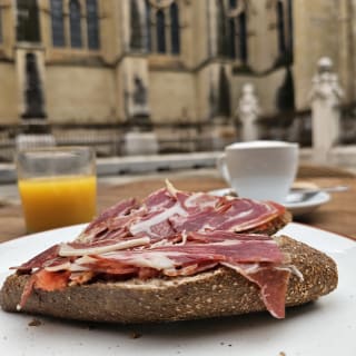 Desayuno con vistas a La Catedral de La Almudena 2