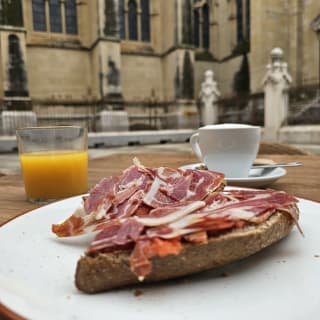 Desayuno con vistas a La Catedral de La Almudena 3