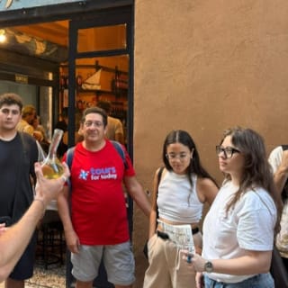 Barcelona: Visita guiada a pie + degustación de tapas y bebidas 12