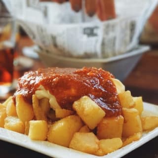 Barcelona: Visita guiada a pie + degustación de tapas y bebidas 14