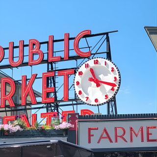 Saborea el mar: Degustación guiada de marisco en Pike Place Ma 7