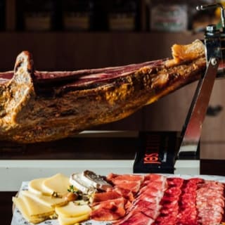 Barcelona: Visita guiada a pie + degustación de tapas y bebidas 16