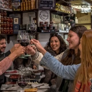 Barcelona: Visita guiada a pie + degustación de tapas y bebidas 17