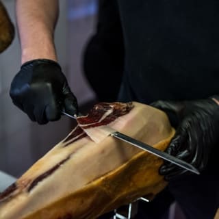 Barcelona: Visita guiada a pie + degustación de tapas y bebidas 19