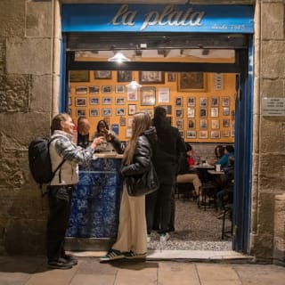 Barcelona: Visita guiada a pie + degustación de tapas y bebidas 20