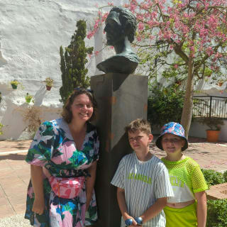 Streets of Estepona Outdoor Exploration Game 2