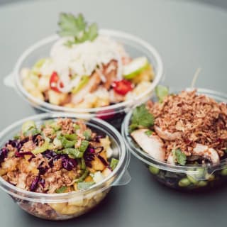 Make your own Poke chez Shaka Poke 1