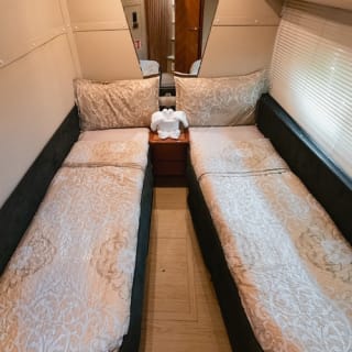 Dubai Marina: noleggio yacht di lusso 58 piedi – Etosha 10