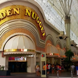 Visita guiada a pie para grupos pequeños por el centro y la historia de Fremont Street 4