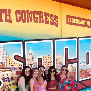 Austin Murals & Mimosas Roofless Party Bus Tour e Photoshoot 9