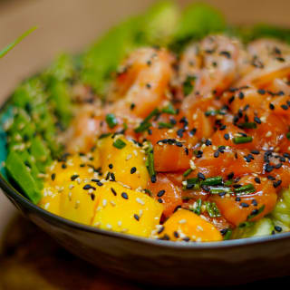 Menú gourmet hawaiano en Poke Friendly 1