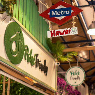 Menú gourmet hawaiano en Poke Friendly 3