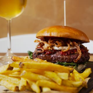 Anauco: hamburguesa artesana, patatas y bebida 3