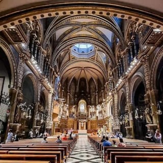 Montserrat al detall des de Barcelona 5