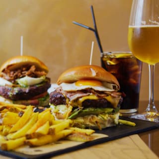 Anauco: hamburguesa artesana, patatas y bebida 4