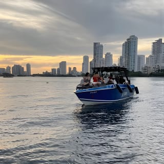 Cartagena:Sunset boat party Caribbean restaurant and Gethsemane tour 13