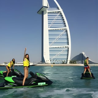 Un'esperienza emozionante di 60 minuti con jet ski a Dubai Marina 1