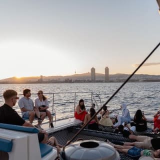Barcelone : coucher de soleil depuis la mer, musique et boissons 12