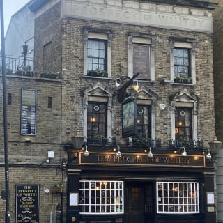 Historical London: The Docklands of East End Outdoor Exploration Game 3