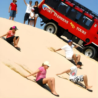 Port Stephens Tagesausflug mit Delfin-Kreuzfahrt, 4WD-Tour, Sandboarding 1