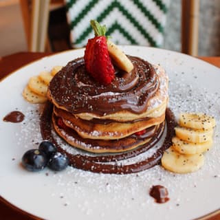 Breakfast at Mafrens: pancakes and smoothies 1