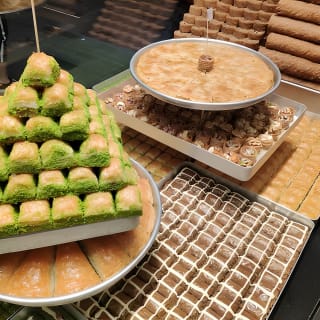 Istanbul Kadikoy Food Tour with 12+ Local Delicacies Tastings 19