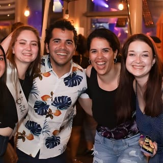 Tour de bares «¡Bebe, monta, canta y baila!» (4 bares incluidos) 2