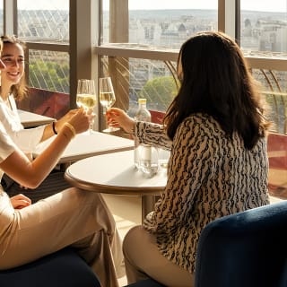Visite de Paris : Déjeuner à la Tour Eiffel, croisière en bateau et visite du Louvre 4