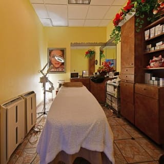 VIP 90 Minute Reflexology and Massage Combo 4