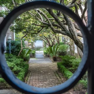 Hidden Alleyways and Historic Sites Small-Group Walking Tour 10
