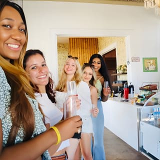 Austin Murals & Mimosas Roofless Party Bus Tour e Photoshoot 11