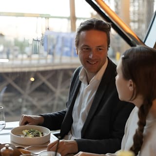 Dîner en début de soirée à Paris à la Madame Brasserie de la Tour Eiffel 10