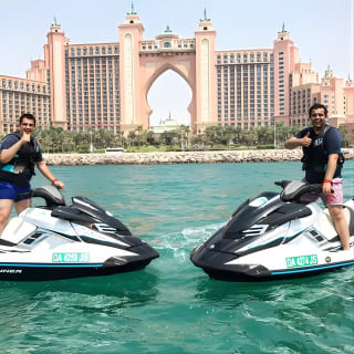 Un'esperienza emozionante di 60 minuti con jet ski a Dubai Marina 2