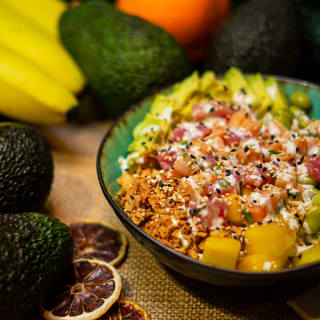 Menú gourmet hawaiano en Poke Friendly 5